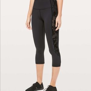 Lululemon Hi Rise lace trim crops sz 4